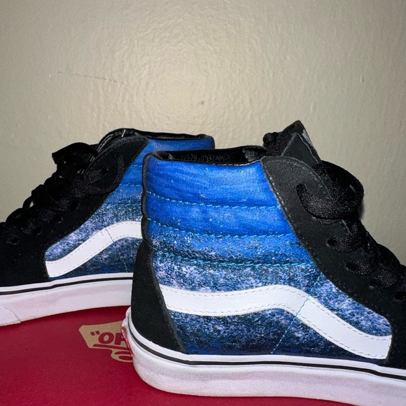 Shark Week X Vans Sk8 hi - Picture 3 of 8